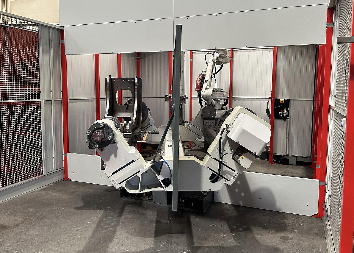 Schweißroboter ist fixer Bestandteil unseres Teams